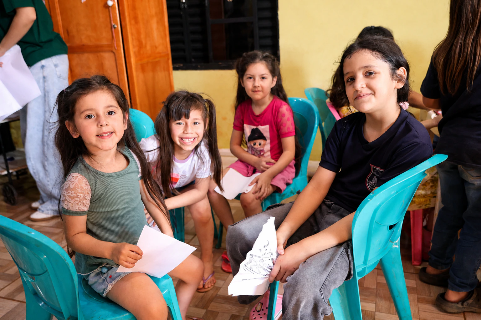 Crianças durante uma ação comunitária no Paraguai